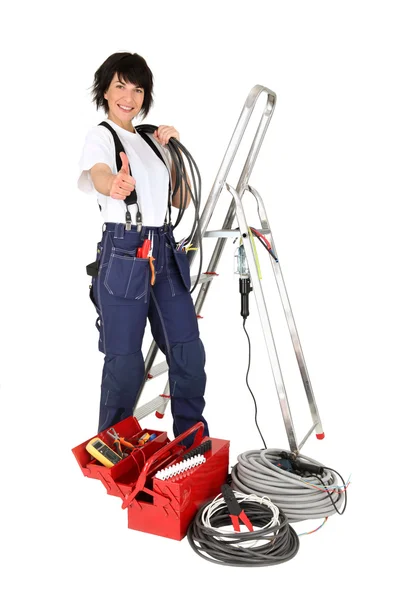 Pulgares hacia arriba de una electricista femenina — Foto de Stock
