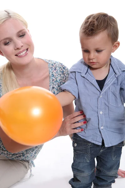 Woman and child with a balloon — Stock Photo, Image