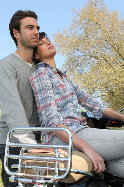Couple on romatic outdoors date — Stock Photo, Image