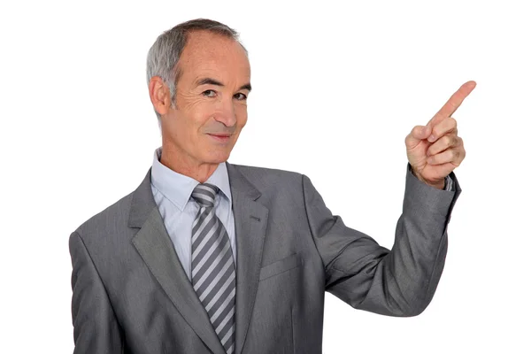 Senior man met vinger omhoog op witte achtergrond — Stockfoto