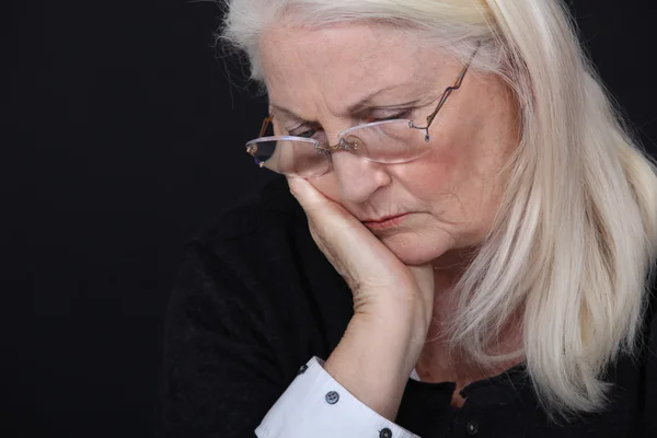 Depressed elderly woman — Stock Photo, Image