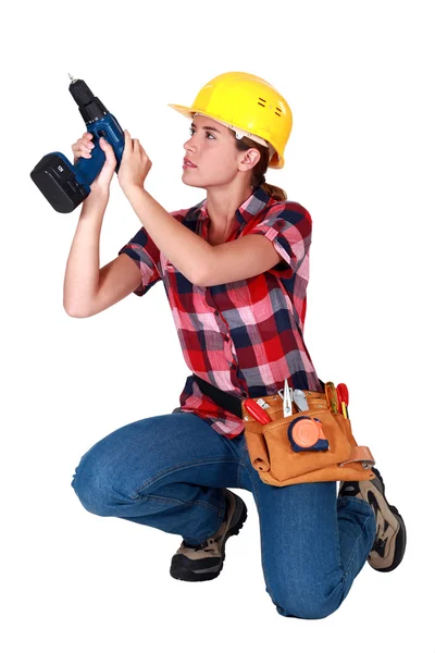 Mujer carpintero usando destornillador —  Fotos de Stock