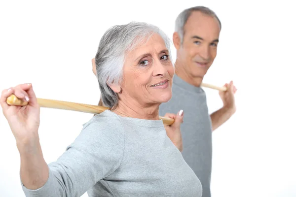 Äldre par utövar. — Stockfoto