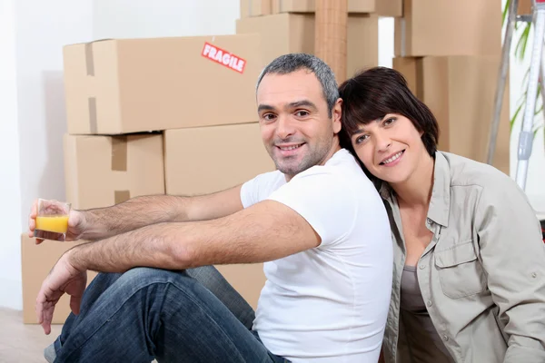 Couple moving house — Stock Photo, Image
