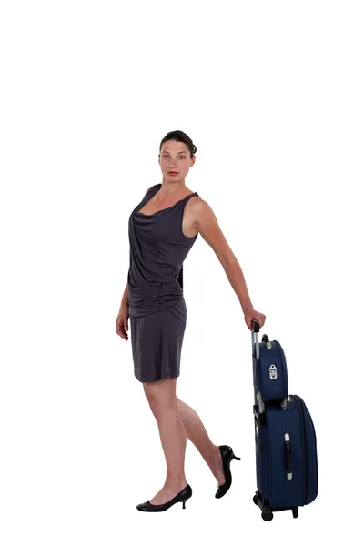 Mujer elegante tirando de su equipaje, disparo de estudio — Foto de Stock