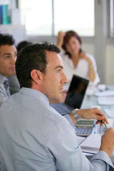 Attente werknemers in zakelijke bijeenkomst — Stockfoto