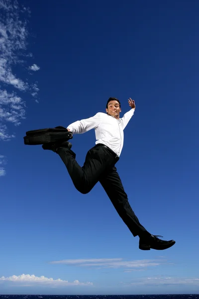 Бизнесмен прыгает по воздуху — стоковое фото
