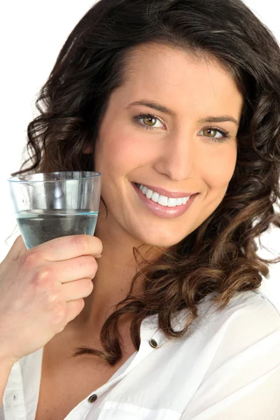 Žena se sklenicí vody — Stock fotografie
