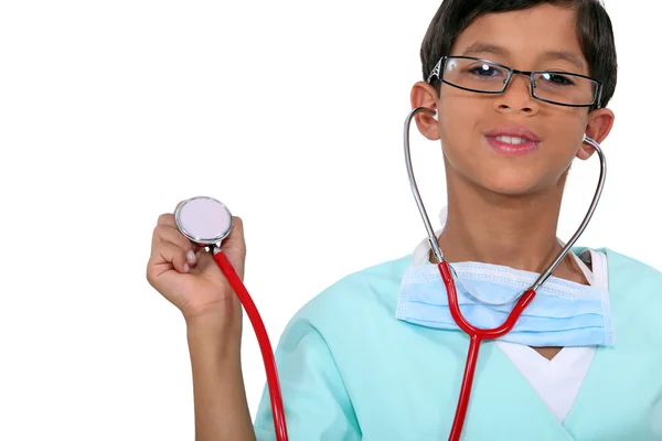 年轻的孩子拿听诊器 — 图库照片