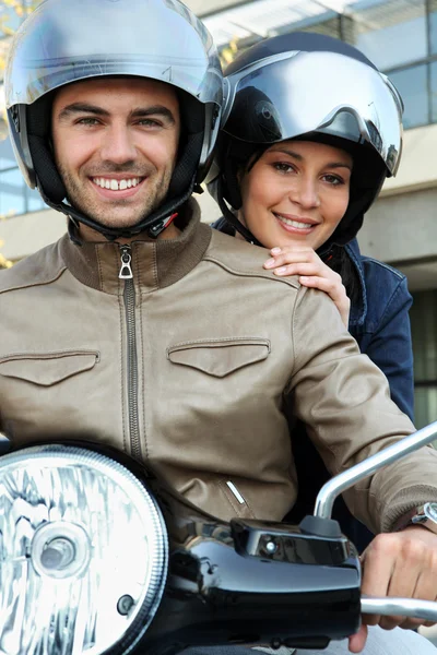 Couple on scooter — Stock Photo, Image