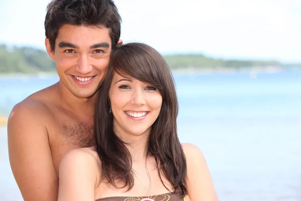 Porträt eines Paares am Strand — Stockfoto