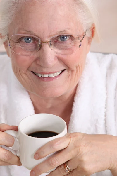 Portrait of an elderly woman drinking coffee — Stock Photo, Image