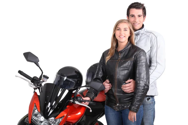 Motosiklet yanındaki çift — Stok fotoğraf