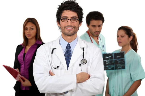 Dottore e il suo team medico — Foto Stock