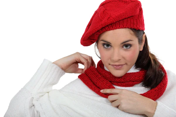빨간 모자와 젊은 요 염 한 여자 — 스톡 사진
