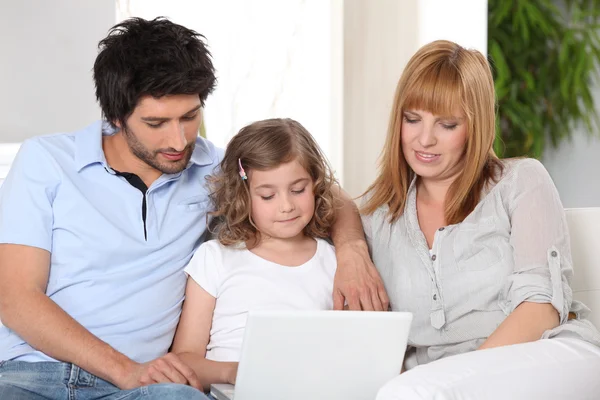 Parents helping their child with her homework — Stock Photo, Image
