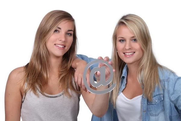 Teenagers with @ sign — Stock Photo, Image