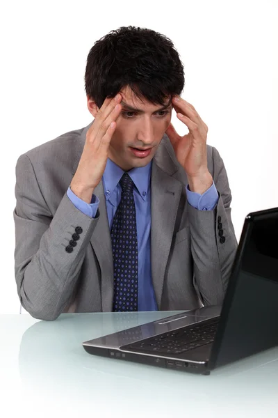 Biznesmen o ból głowy. — Zdjęcie stockowe