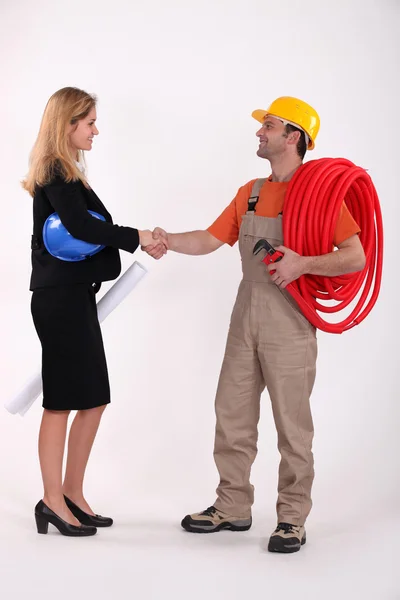 Business professional shaking a tradesman's hand — Stock Photo, Image