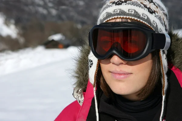 Mujer en gafas de esquí — Foto de Stock