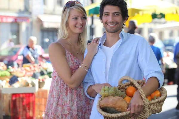 Couple on the market — Stock Photo, Image