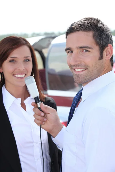 A journalist interviewing woman — Stock Photo, Image