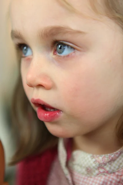 Dziecko z szybami oczy — Zdjęcie stockowe