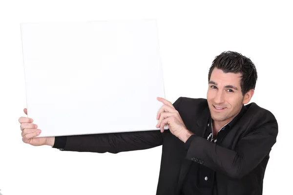 Бізнесмен тримає рекламну дошку — стокове фото