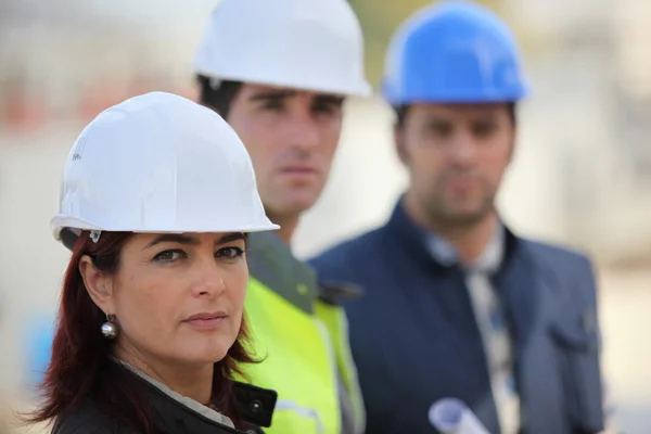 Three architect colleagues at construction site — Stock Photo, Image