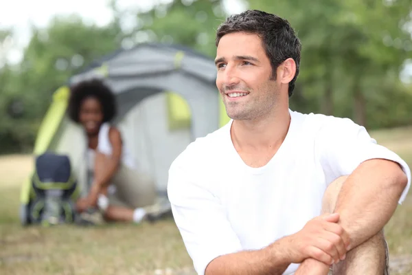 Couple in front of tent — Stock Photo, Image