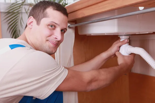 Plumber screwing siphon — Stock Photo, Image