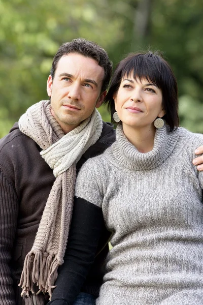 Couple in the forest — Stock Photo, Image