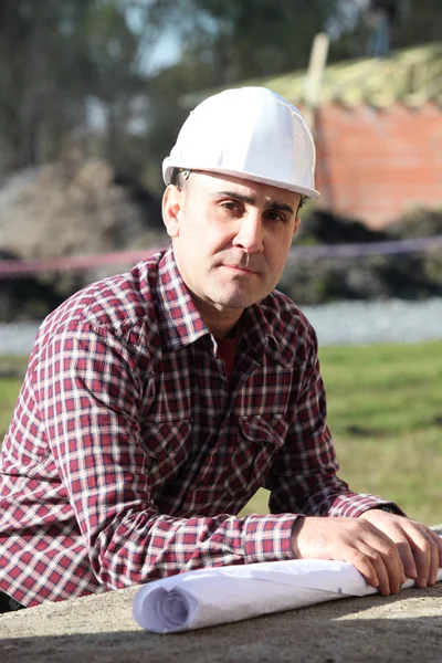 Engineer on site with plans — Stock Photo, Image