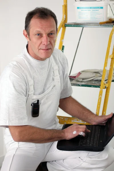 Tradesman ordering new parts online — Stock Photo, Image
