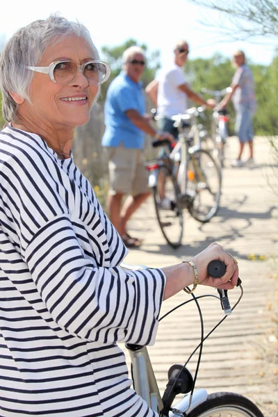 Senior en bicicletas —  Fotos de Stock