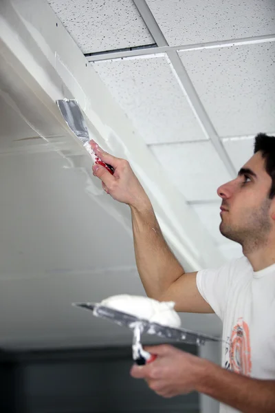 Man applying plaster to a ceiling — Stock Photo, Image