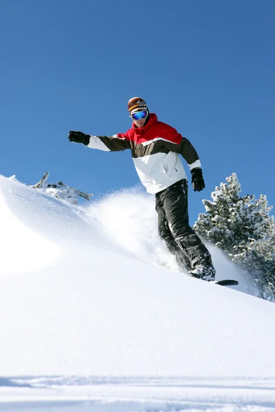 Сноубордист в действии — стоковое фото