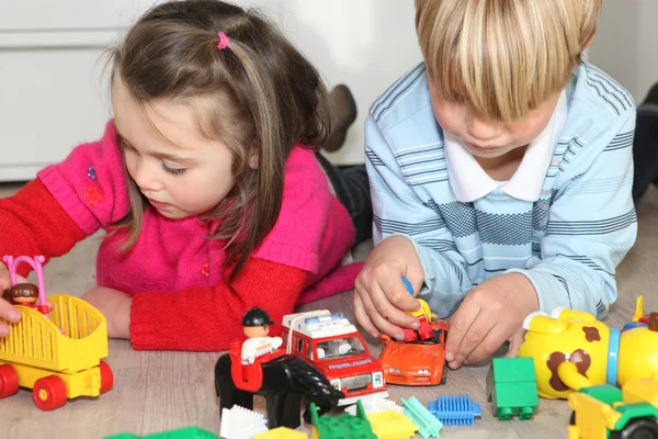 Brother and sister playing quietly — Stock Photo, Image