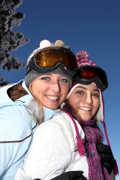 Τα κορίτσια στο σκι-φθορά — Φωτογραφία Αρχείου