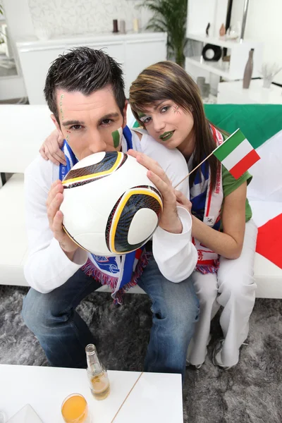 Fãs de futebol italianos em casa — Fotografia de Stock