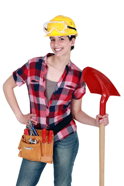 Женщина-каменщик с лопатой — стоковое фото