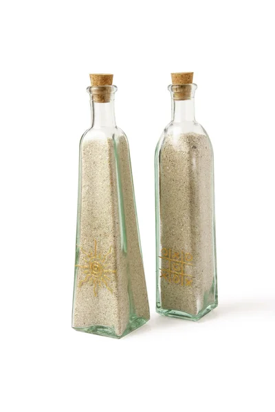 Dwie szklane butelki pełne piasku — Zdjęcie stockowe