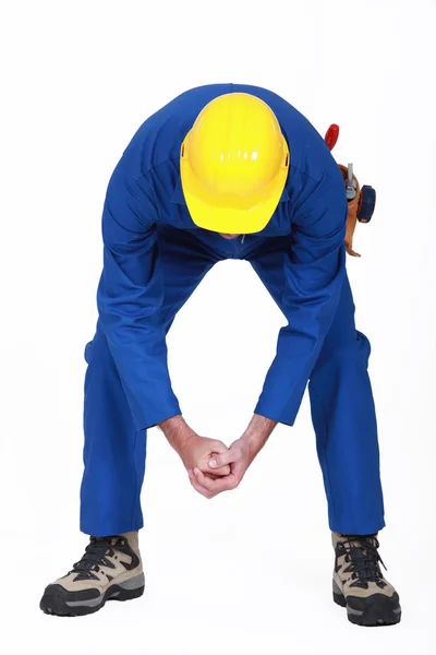Trabalhador se curvando — Fotografia de Stock