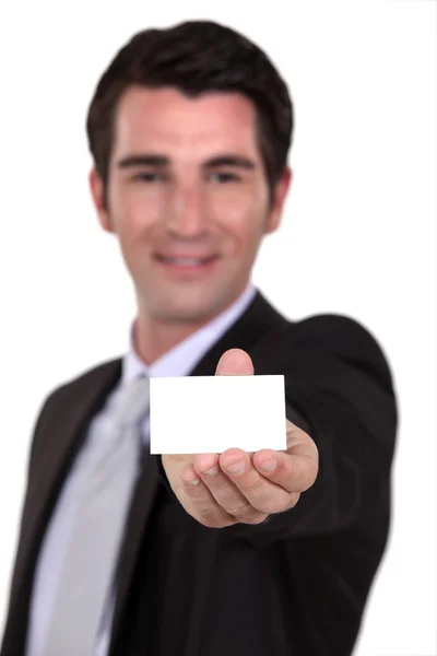 Homem mostrando cartão — Fotografia de Stock