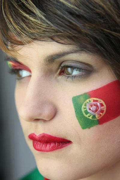 Mulher que apoia a equipa de futebol portuguesa — Fotografia de Stock