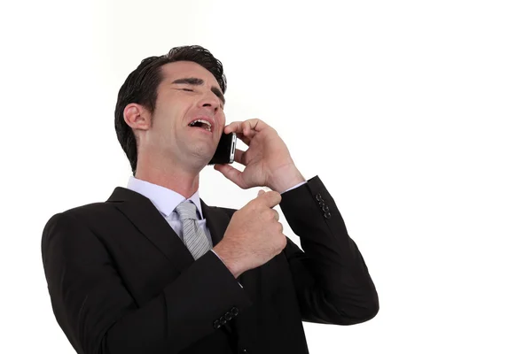 Hombre de negocios riendo durante la llamada telefónica —  Fotos de Stock