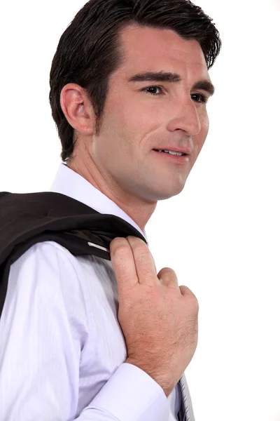 Empresário confiante ficou com jaqueta sobre o ombro — Fotografia de Stock