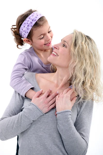 Ritratto di giovane madre e figlia felice — Foto Stock