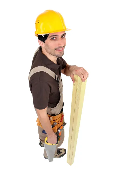 Builder with wood and saw — Stock Photo, Image