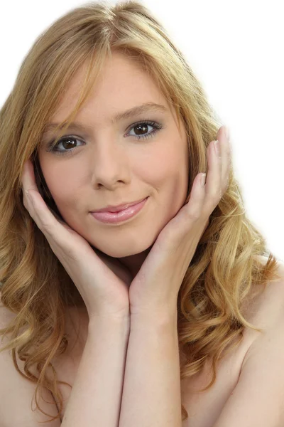 Bust shot of strawberry blonde with curly hair smiling with face resting on hands — Stock Photo, Image